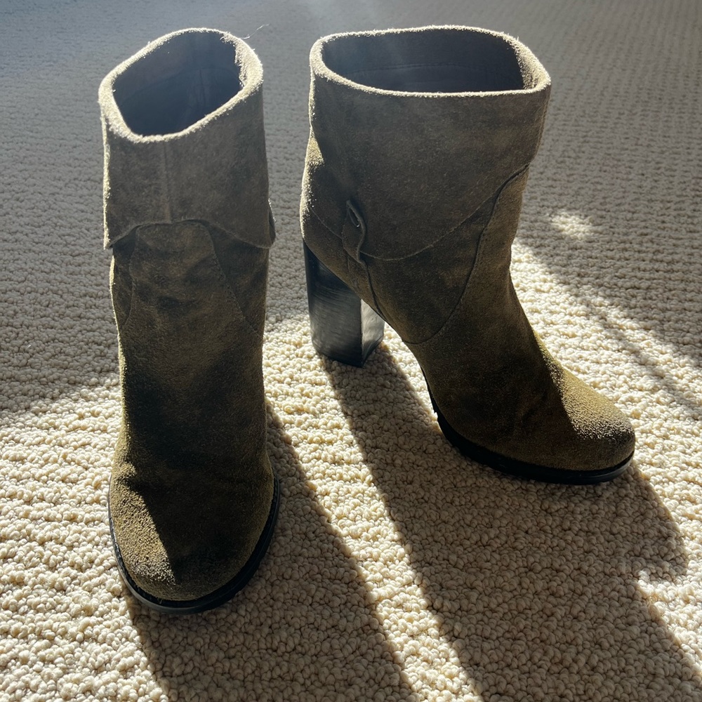 🍂🍁❄️ Franco Sarto Olive Green Suede Fall/Winter 3.5 Inch Boots 🍁❄️ worn once!